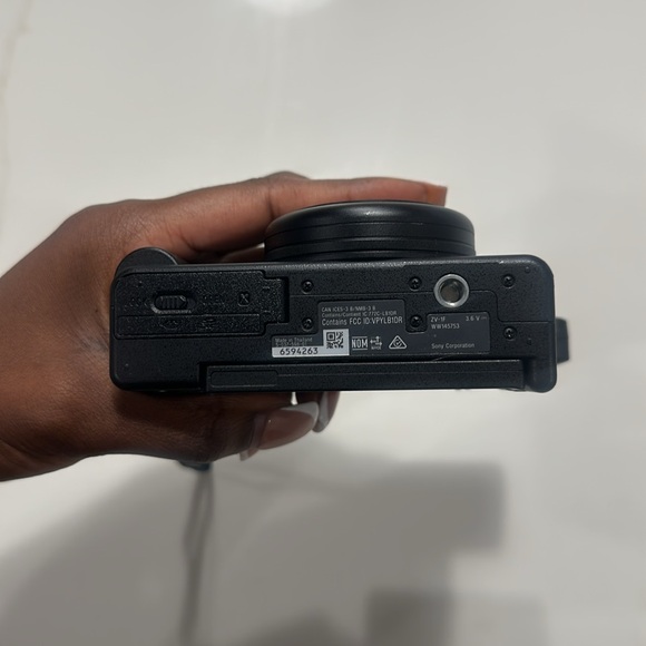 Sony zv - 1f digital camera. - Picture 3 of 8